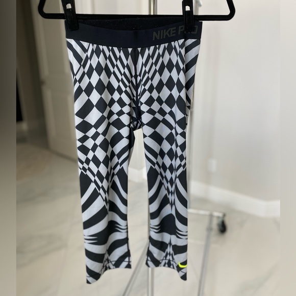 Nike Pants - Nike Pro Dri Fit Capri Crop Leggings Checkered black gray medium
